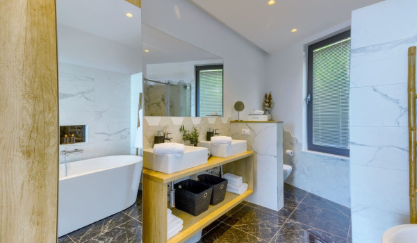 Luxuriously decorated bathroom inside the Croatian luxury villa White Diamond for vacation and rent