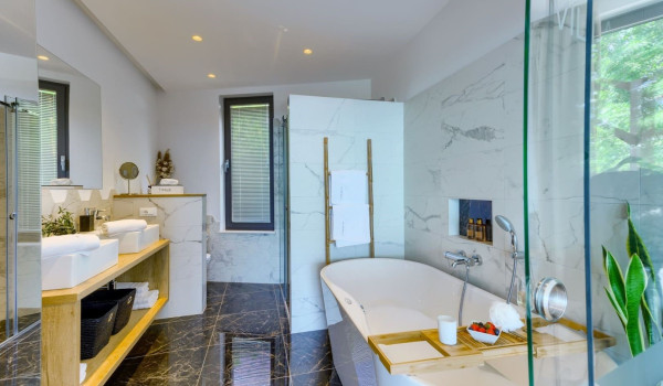 Luxuriously decorated bathroom inside the Croatian luxury villa White Diamond for vacation and rent