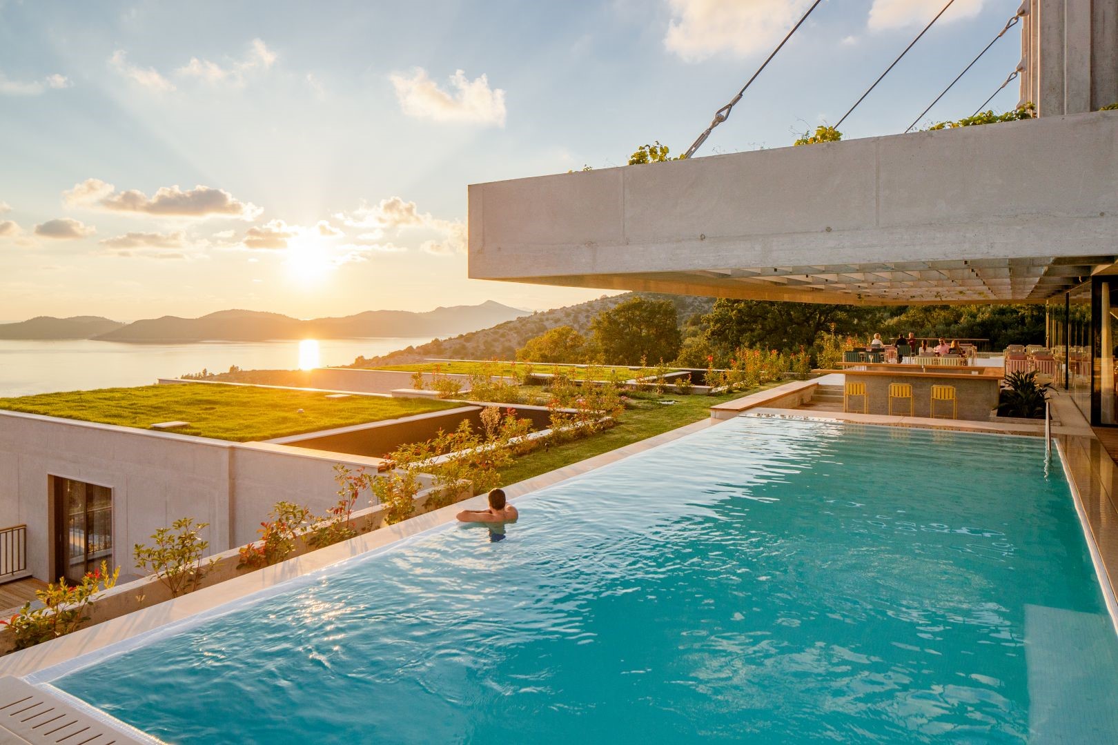 Hrvatska luksuzna obiteljska vila Dubrovnik Cubical s privatnim bazenom i pogledom na more za odmor i najam