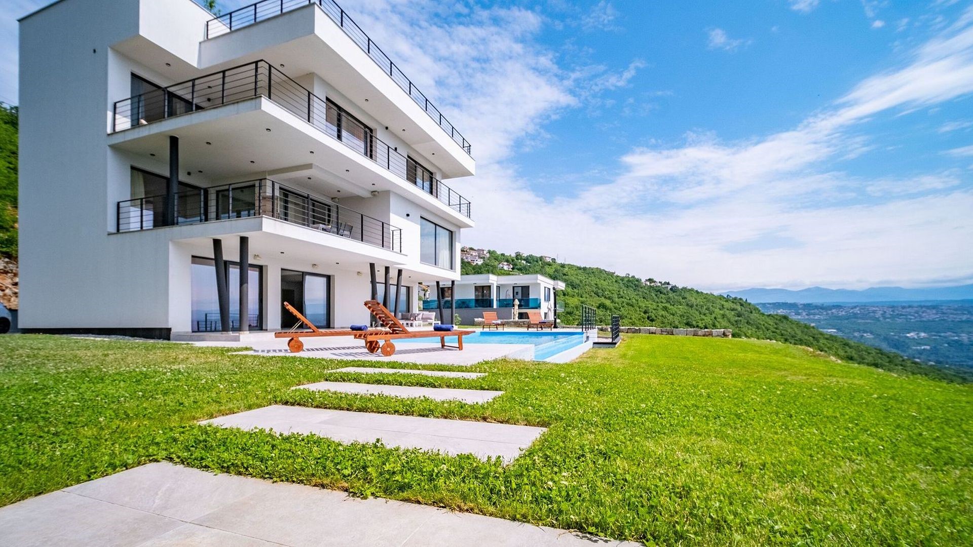 Hrvatska luksuzna obiteljska vila Abbazia Verde Opatija s privatnim bazenom za odmor i najam