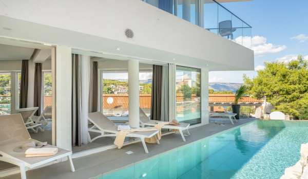Luxusvilla Ideali mit beheiztem Pool am Strand - Hvar