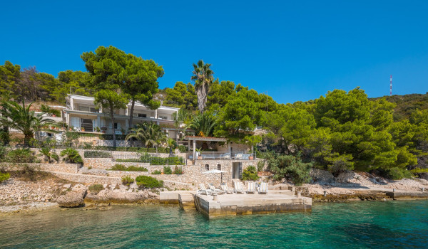 Luxusvilla Anemos mit Pool am Strand
