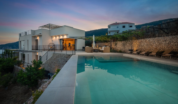 Luxury villa Envivo Komiza with private pool and professional gym