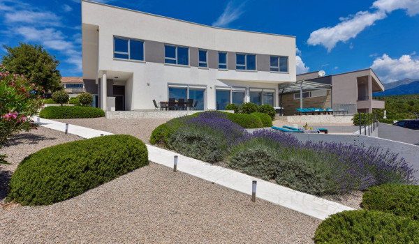 Luksuzna vila Beach Daze Posedarje s grijanim bazenom i jacuzzijem