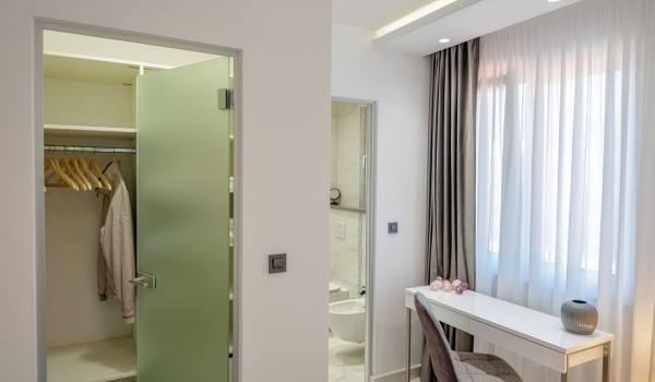 Walk-in closet in the bedroom of the luxury villa Velvet Bourbon Split and entrance to the en suite bathroom