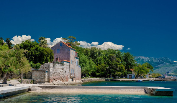 Promenade along the sea and beaches in the vicinity of the luxury villa Velvet Bourbon Split