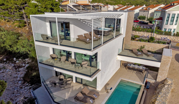 Luxusvilla Delight II Promajna mit Pool