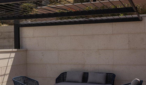 A view of the covered seating area on the property of the Dalmatian luxury holiday villa in Slano