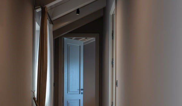 A corridor connecting the bedrooms on the first floor of the Dalmatian villa for vacation and rental