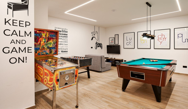 Airy game room with a pool table, gaming console, SAT TV and table football in the villa for rent and vacation Thalia in Marina