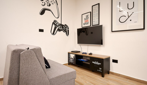 Gaming corner with a sofa, Playstation console and SAT TV in the game room of the Dalmatian rental home in Marina