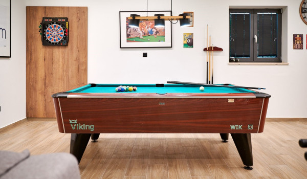 Darts and a pool table in the game room of the luxurious Dalmatian villa with pool in Marina