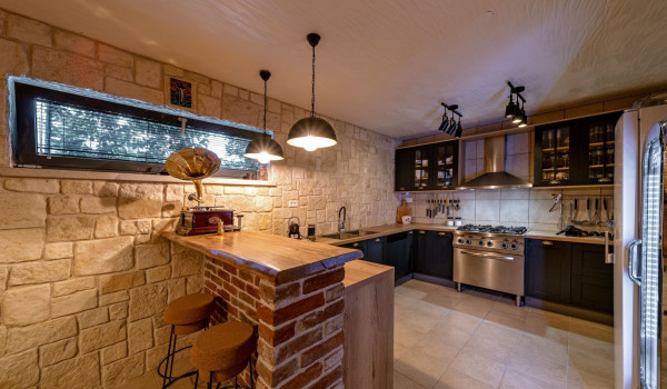Kitchen with a bar in the tavern of the luxury Dalmatian villa Thalia in Marina