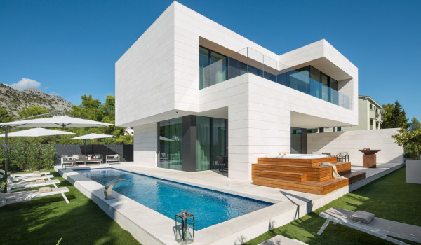 Luxury villa Calmissima with heated pool and jacuzzi