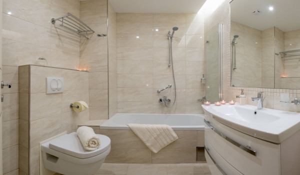 En suite bathroom with bathtub in the luxury beachfront villa with heated pool, jacuzzi and sauna on Korcula island