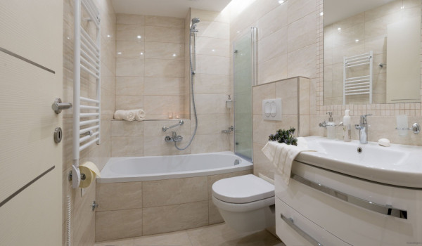 En suite bathroom with bathtub in the luxury holiday villa for families and friends on Korcula island