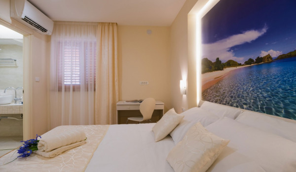 Double bed and en suite bathroom in a bedroom of a luxury vacation villa on Korcula island with private parking and wi fi