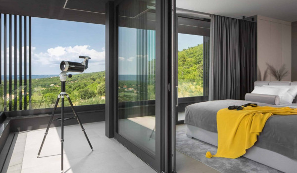 Bedroom with king size bed, en suite bathroom with shower in istrian luxury family villa
