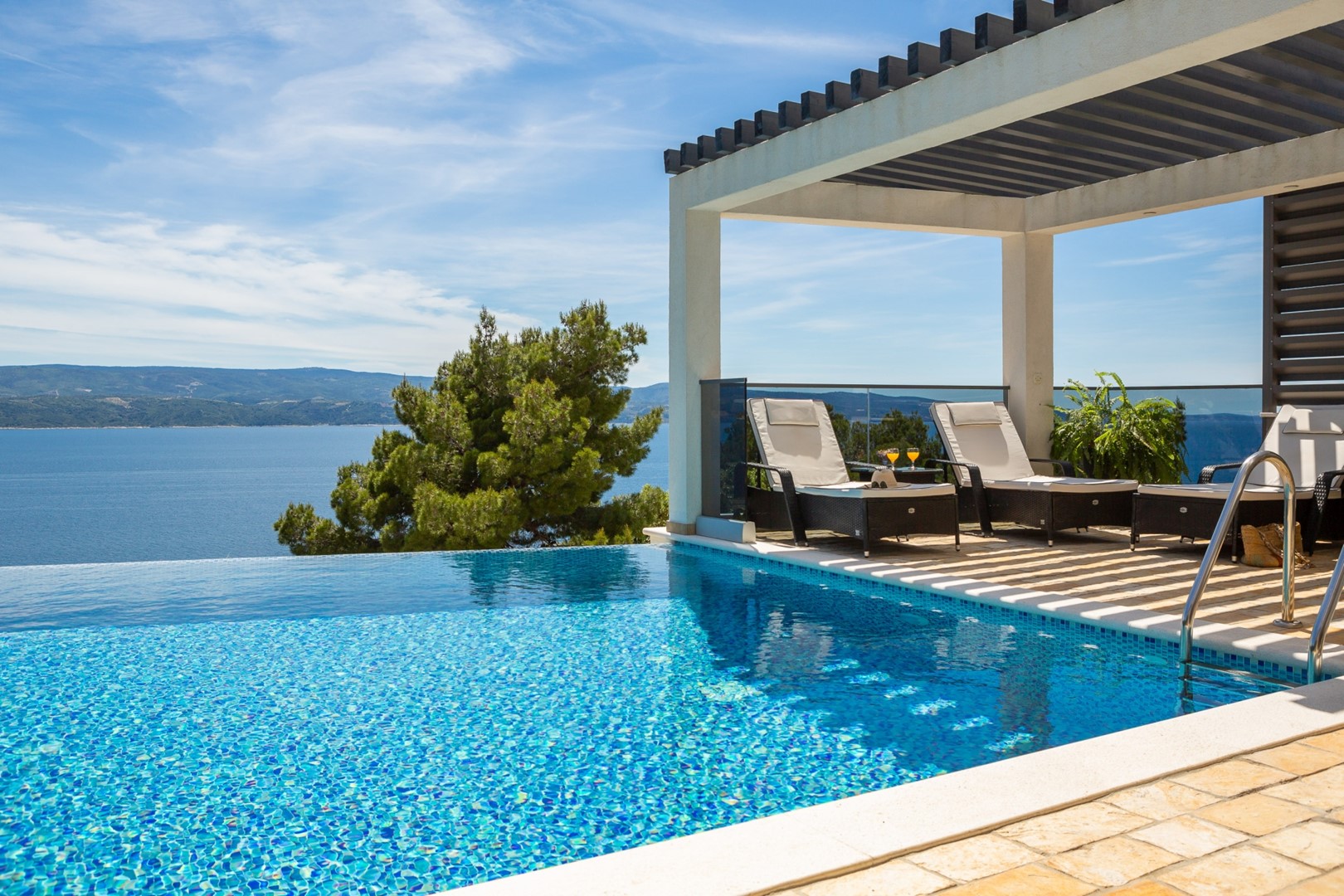 Luksuzna vila Kuća za odmor s bazenom i jacuzzijem u blizini plaže u Stanićima - Omiš