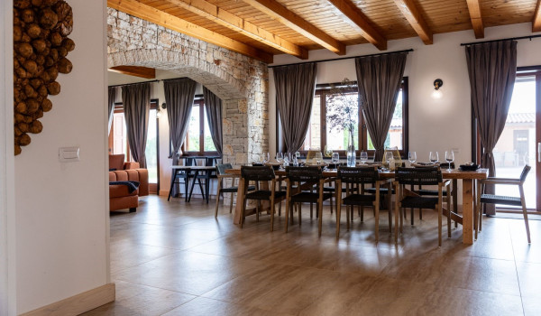 A view of the dining room, which is located next to the fully equipped kitchen and living room