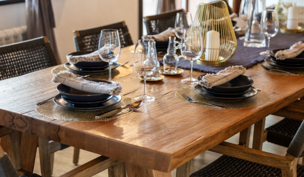 A view of the dining room, which is located next to the fully equipped kitchen and living room