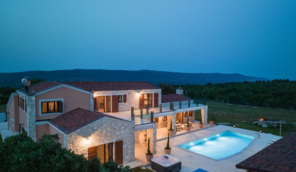 Croatian luxury villa for a perfect vacation with the family in a romantic night atmosphere