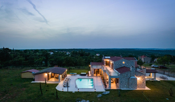 Croatian luxury villa for a perfect vacation with the family in a romantic night atmosphere