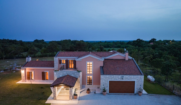 Croatian luxury villa for a perfect vacation with the family in a romantic night atmosphere