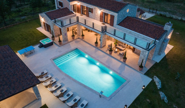 Croatian luxury villa for a perfect vacation with the family in a romantic night atmosphere