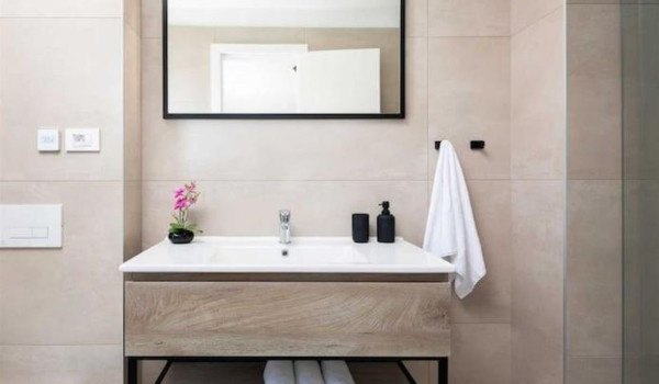 Modern double bedroom with sea view and en-suite bathroom