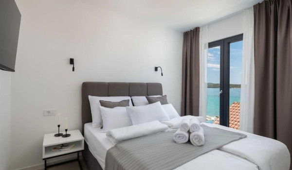 Modern double bedroom with sea view and en-suite bathroom
