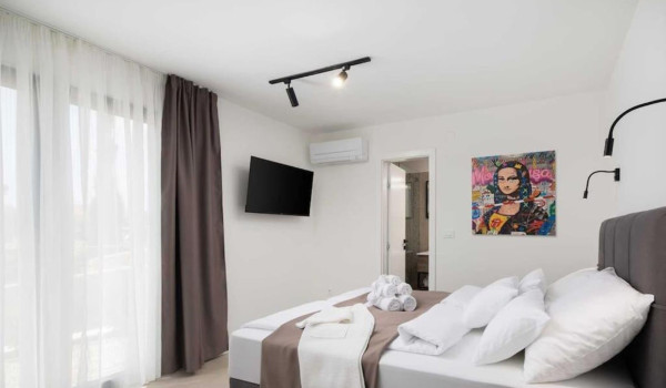 Modern double bedroom with sea view and en-suite bathroom