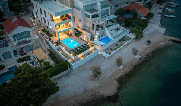 The night ambience of the Croatian luxury villa for rent and vacation L'Amour for a vacation with the family