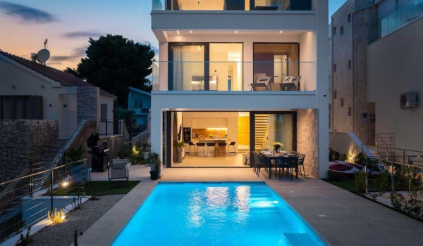 The night ambience of the Croatian luxury villa for rent and vacation L'Amour for a vacation with the family