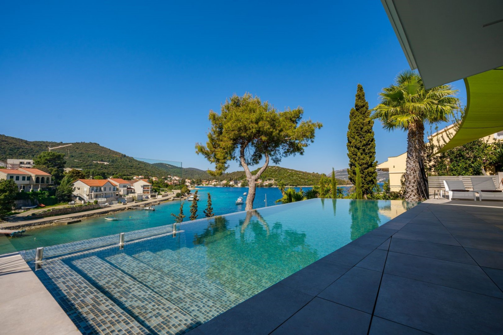 Luksuzna Villa Korčula Aman s bazenom na plaži u Žrnovu