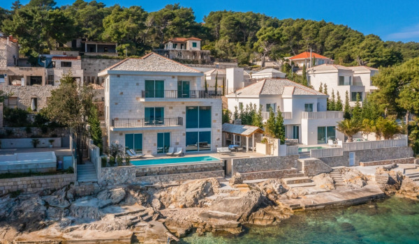 Luksuzna vila Diora Brač s grijanim bazenom, wellnessom, teretanom