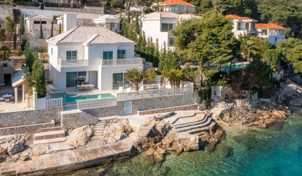 Luksuzna vila White Sparkle Brač s grijanim bazenom, jacuzzijem, teretanom, saunom