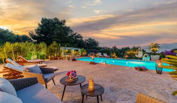 Vila Beach House Mir s bazenom na plaži