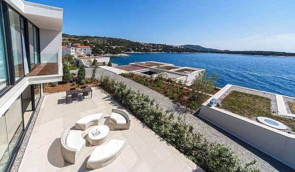 Luxusvilla Biseri Jadrana 5 mit Pool am Strand