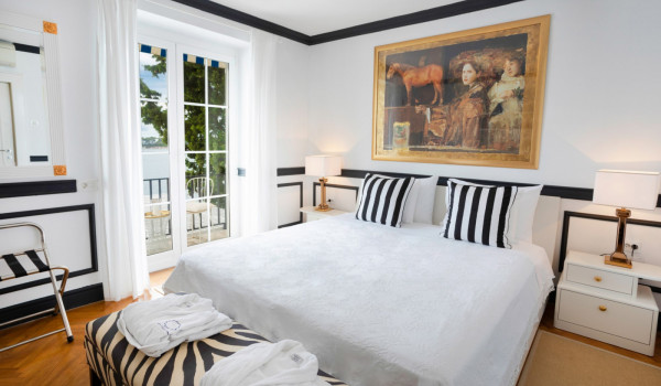 Bedroom with king size bed and direct entrance to the terrace of the luxury beachfront villa in Dubrovnik with private parking