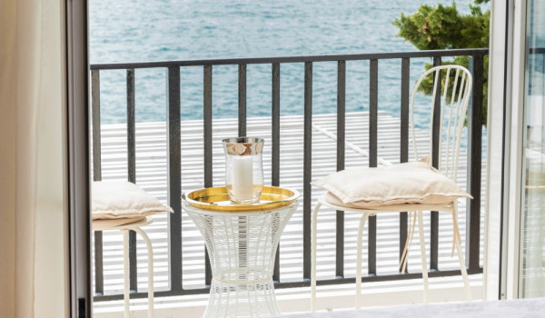 Terrace of the bedroom overlooking the sea in the family villa for vacation and rent in Dubrovnik