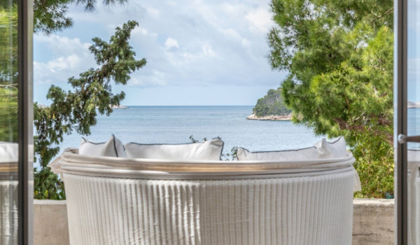 Direct entrance to the terrace of the luxury vacation villa in Dubrovnik by the sea