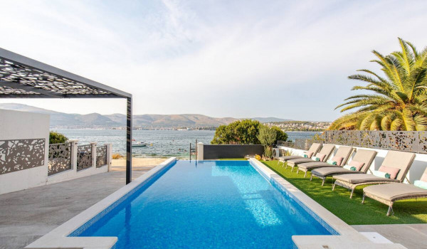Luksuzna Villa Destiny Čiovo 1 s grijanim bazenom na plaži