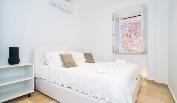 Bedroom of Croatia luxury pool villa with king-size bed and air-conditioning for vacation and rent
