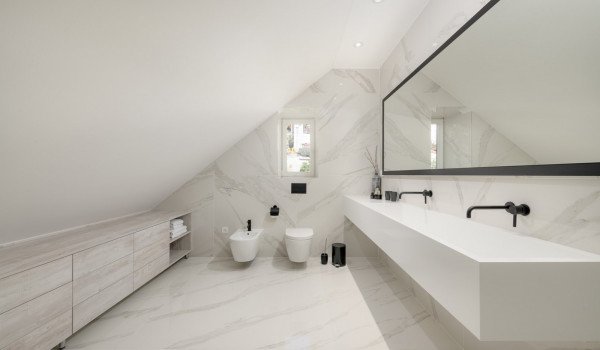 Bathroom of the luxury holiday villa Dubrovnik Stone Beauty with sink and mirror for rent with friends