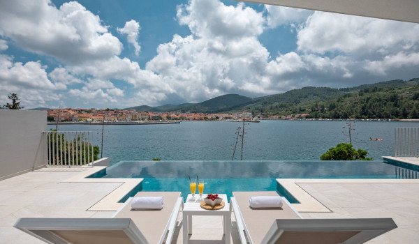 Luxury villa Canzona Di Mare 1 with private infinity pool and sea view