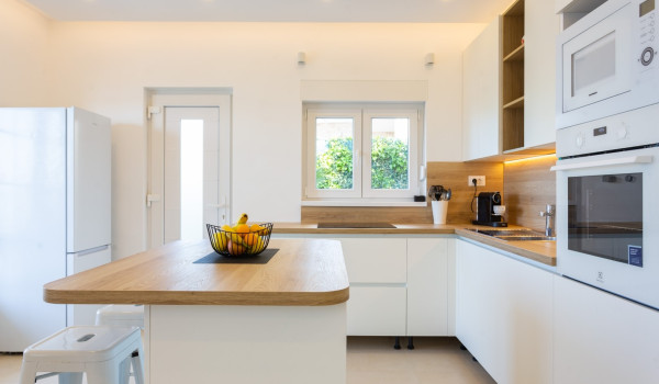 Fully equipped kitchen in the Luxury family villa Sea Hug