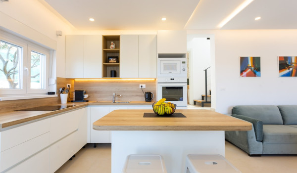 Fully equipped kitchen in the Luxury family villa Sea Hug