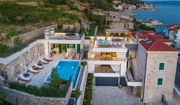 Luxusvilla Marmona Jesenice mit Pool, Whirlpool und Sauna