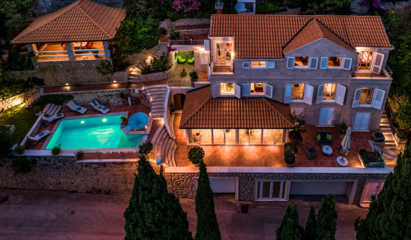 Luxury villa Dubrovnik Palace with pool by the beach